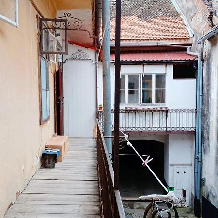 Charming Vintage Apartment Piata Sfatului Braşov Exterior foto