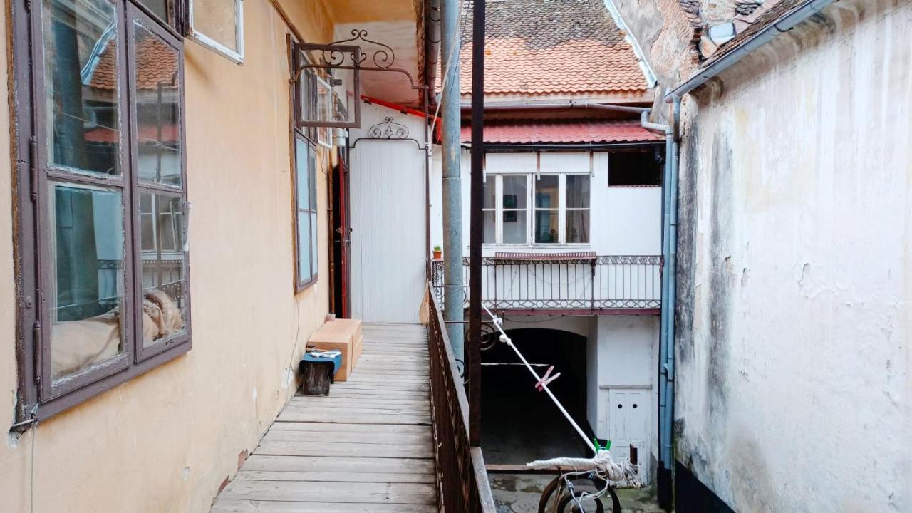 Charming Vintage Apartment Piata Sfatului Braşov Exterior foto